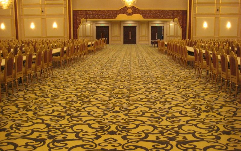 Cách chọn thảm hội nghị phù hợp với nhu cầu và không gian sự kiện