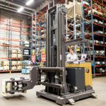 Xe Nâng VNA – Giải Pháp Tối Ưu Cho Kho Hẹp Hiện Đại