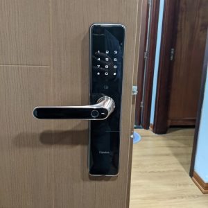 Tùy loại cửa sẽ có độ dày và chất liệu khác nhau