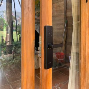 Khóa cửa tay gạt nên lưu ý hướng mở cửa