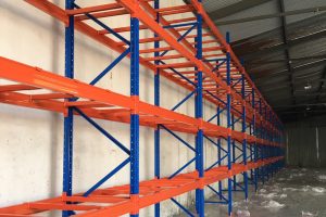 Kệ để hàng bằng sắt – Giải pháp lưu trữ bền bỉ và tối ưu không gian